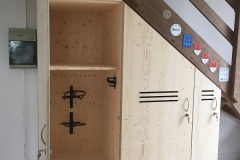 Sattelschrank